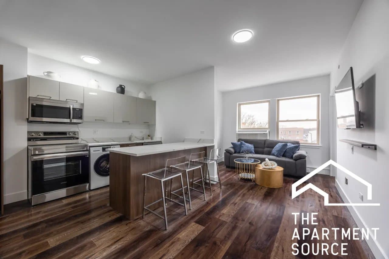 Chicago Apartment: 1555 West Hollywood Avenue #413 Chicago, IL 60660