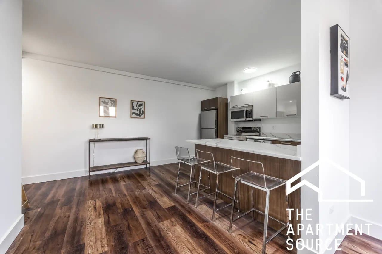 Chicago Apartment: 1555 West Hollywood Avenue #413 Chicago, IL 60660
