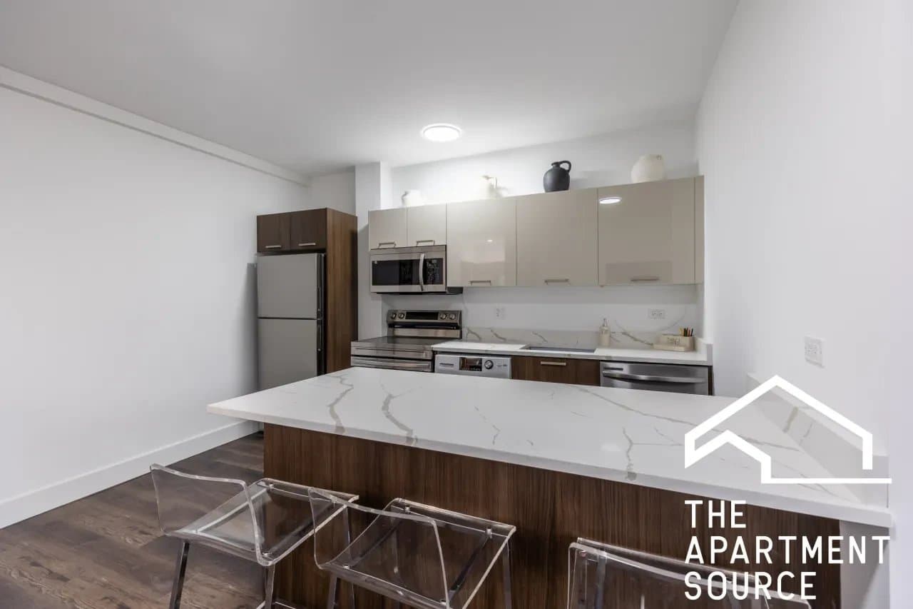 Chicago Apartment: 1555 West Hollywood Avenue #413 Chicago, IL 60660