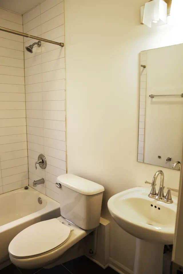Chicago Apartment: 925 West Carmen Avenue #5E Chicago, IL 60640