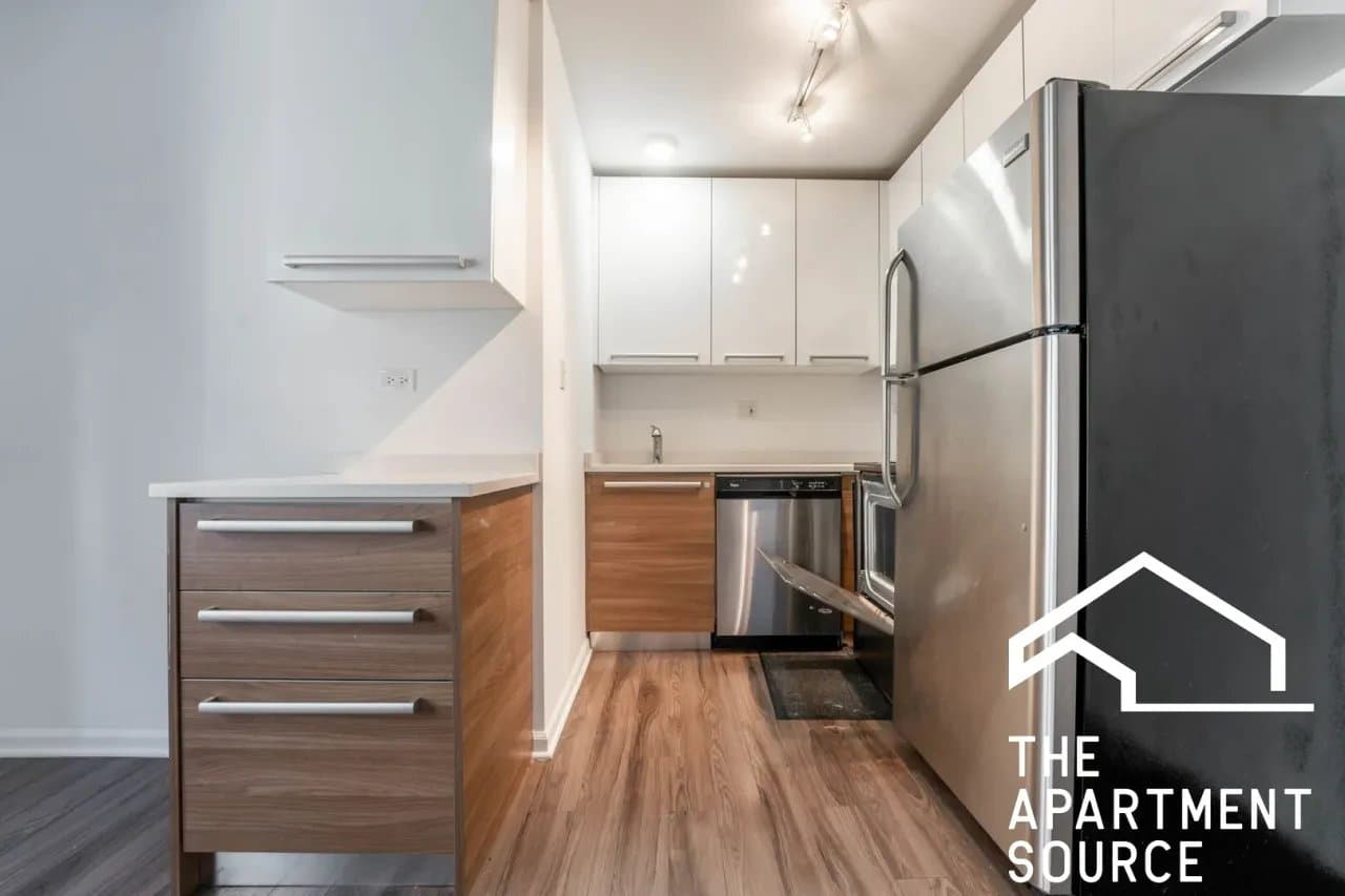 Chicago Apartment: 925 West Carmen Avenue #5E Chicago, IL 60640