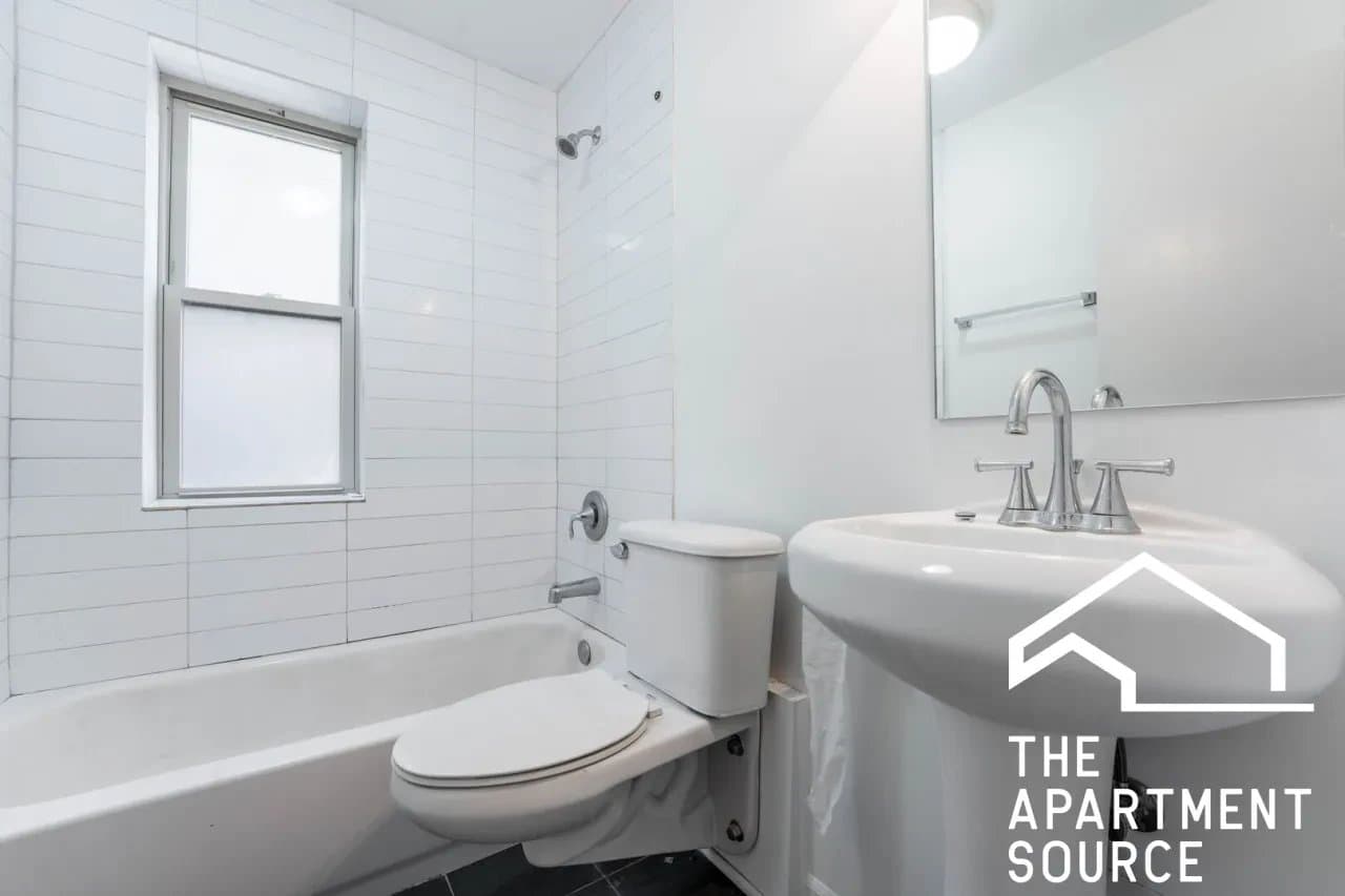 Chicago Apartment: 925 West Carmen Avenue #5E Chicago, IL 60640