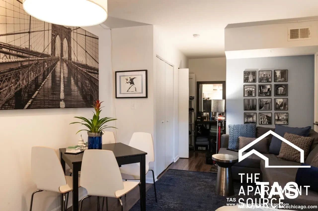 Chicago Apartment: 925 West Carmen Avenue #5E Chicago, IL 60640