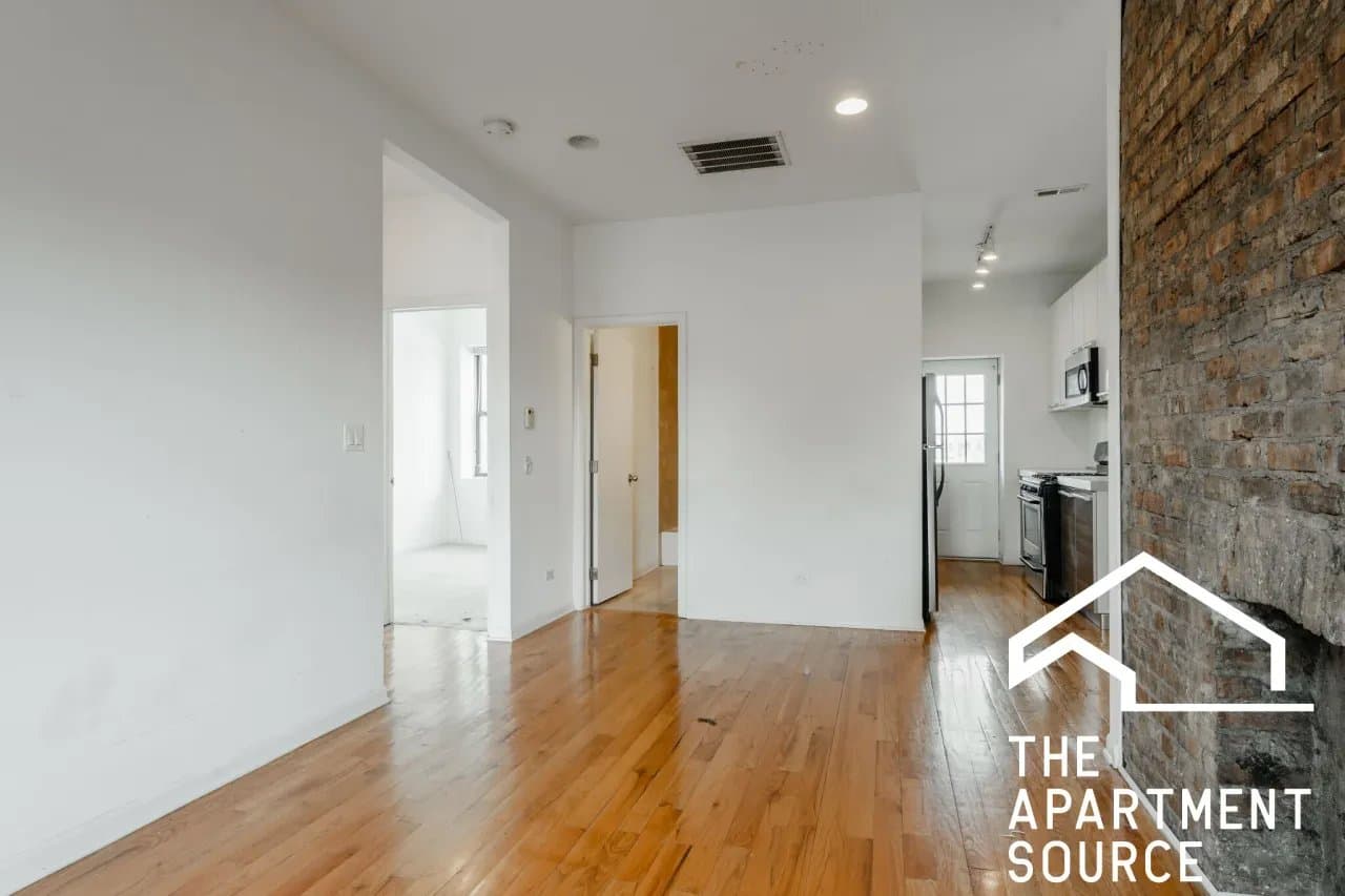 Chicago Apartment: 1212 West Foster Avenue #2B Chicago, IL 60640