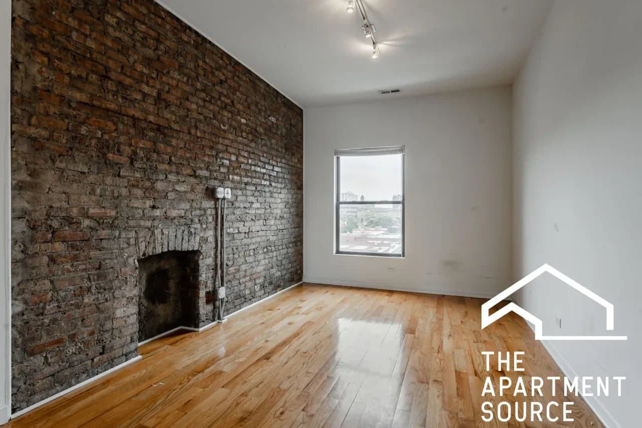Chicago Apartment: 1212 West Foster Avenue #2B Chicago, IL 60640