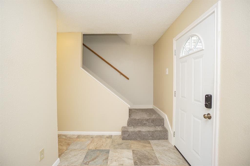 Houston House: 5639 Windsong Trl