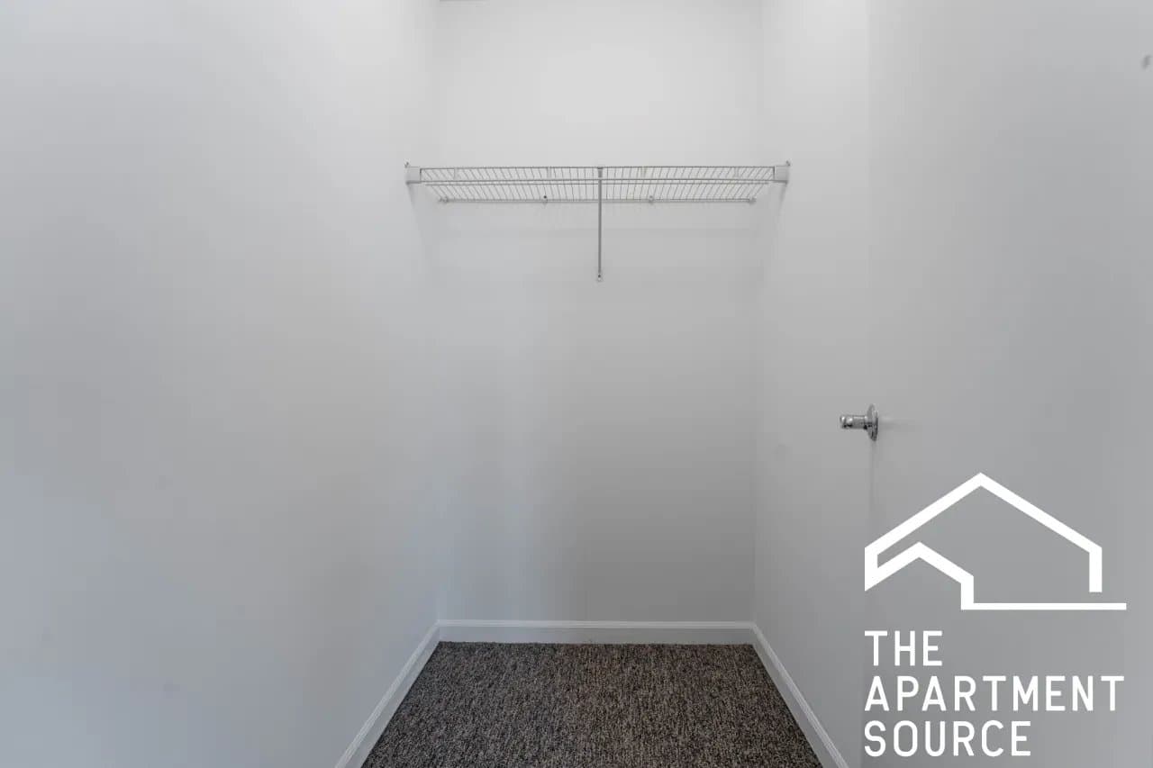 Chicago Apartment: 1544 West Glenlake Avenue #2H Chicago, IL 60660