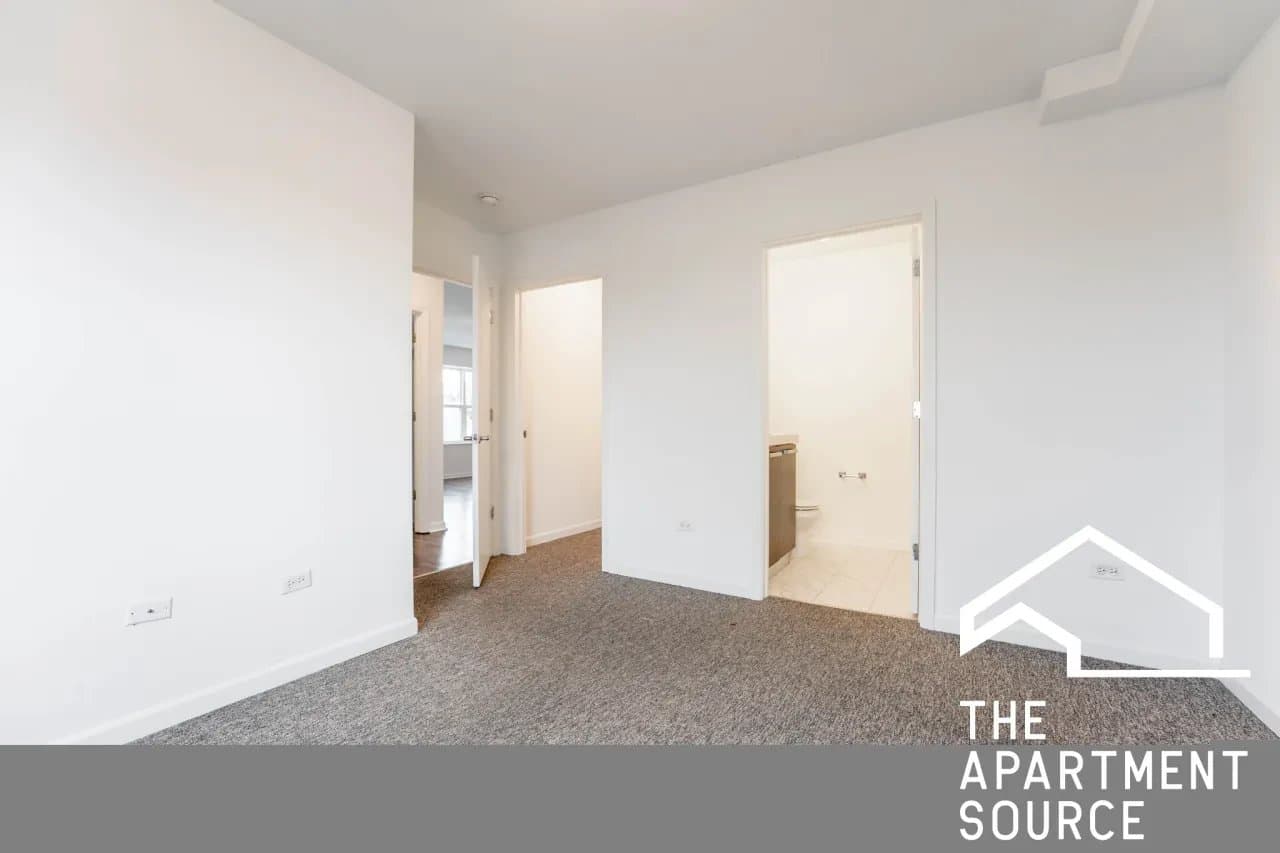 Chicago Apartment: 1544 West Glenlake Avenue #2H Chicago, IL 60660