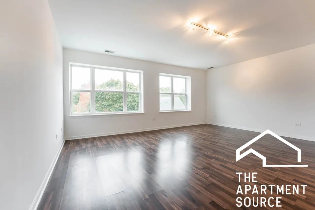 Chicago Apartment: 1544 West Glenlake Avenue #2H Chicago, IL 60660