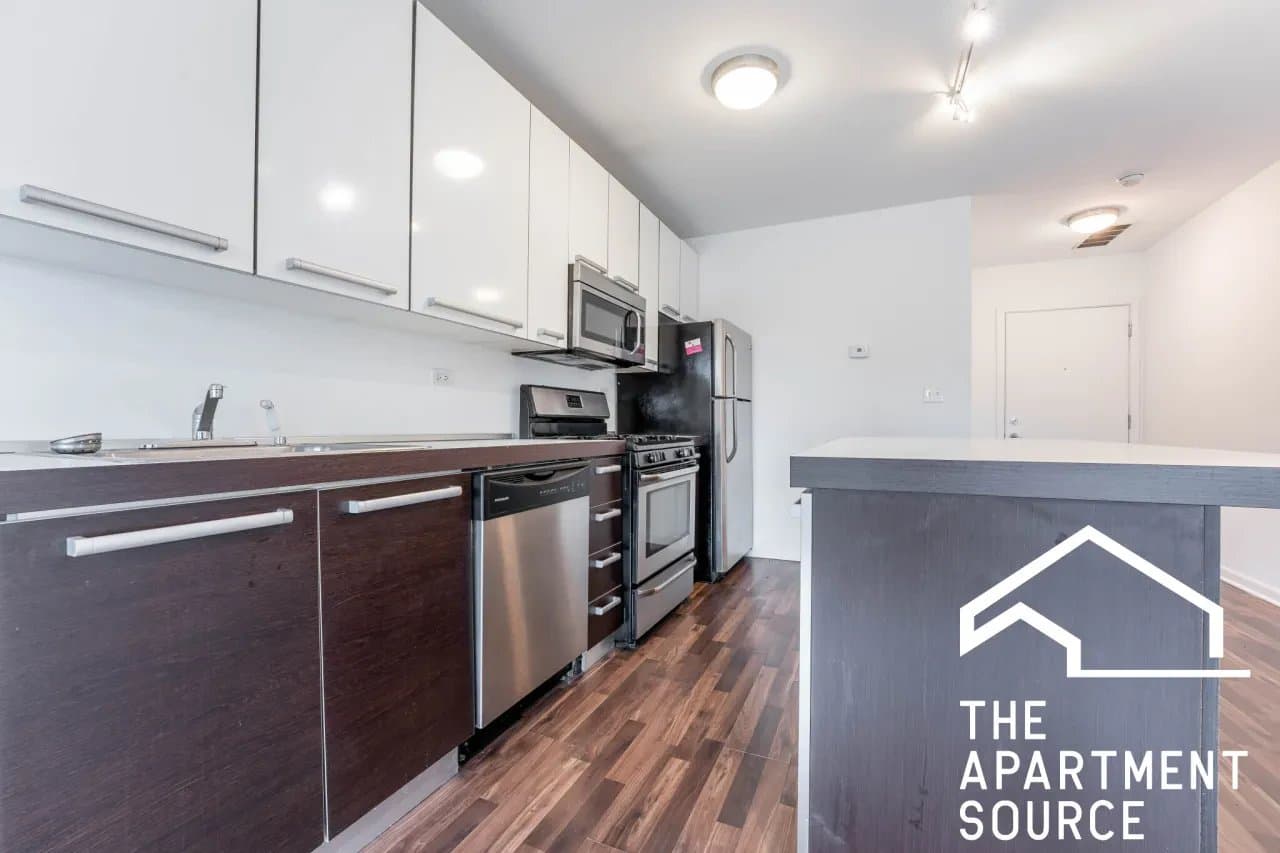 Chicago Apartment: 1544 West Glenlake Avenue #2H Chicago, IL 60660