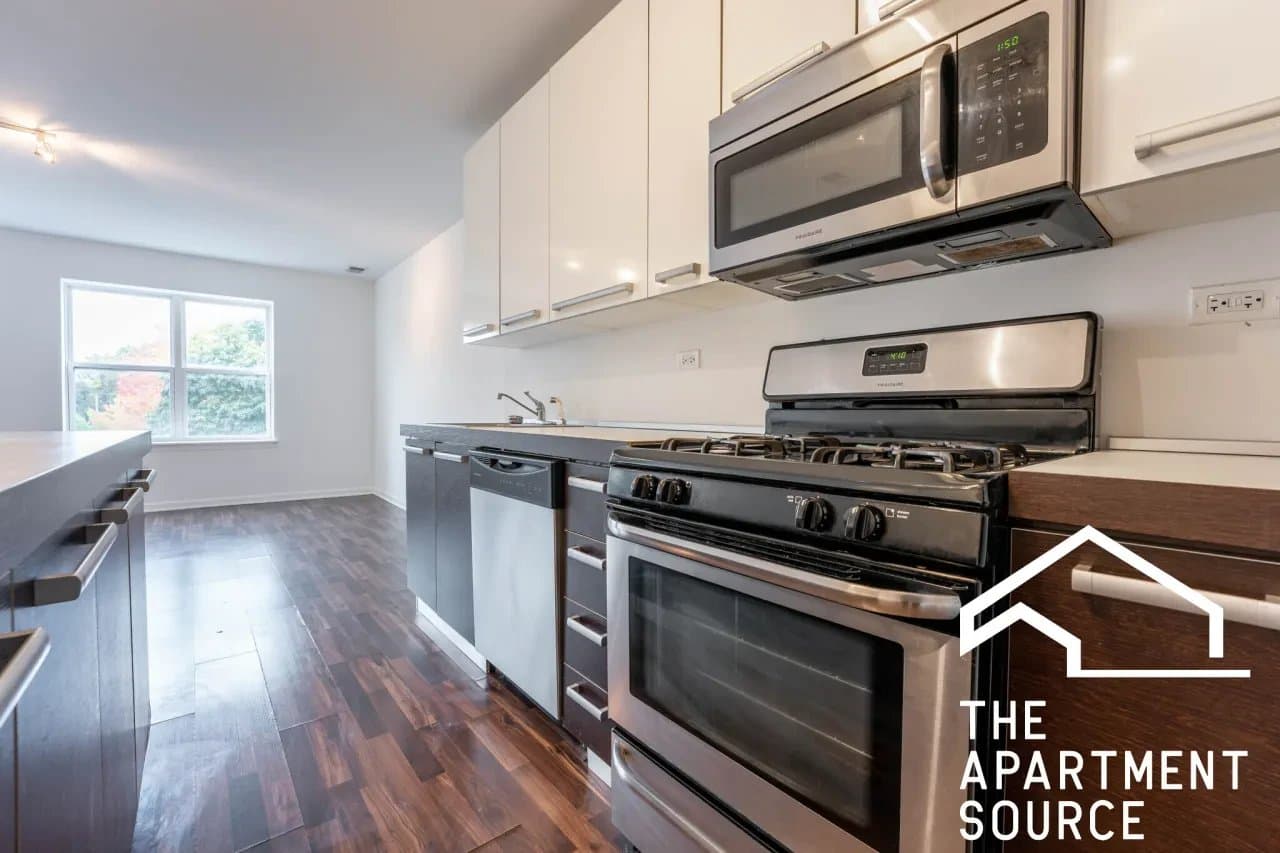 Chicago Apartment: 1544 West Glenlake Avenue #2H Chicago, IL 60660