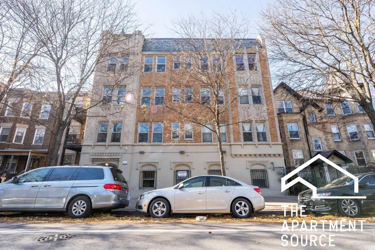 Chicago Apartment: 5054 North Winthrop Avenue #213 Chicago, IL 60640