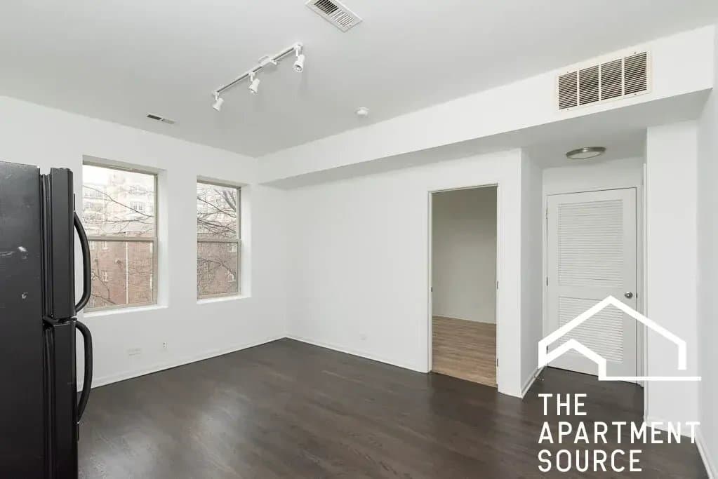 Chicago Apartment: 5054 North Winthrop Avenue #213 Chicago, IL 60640