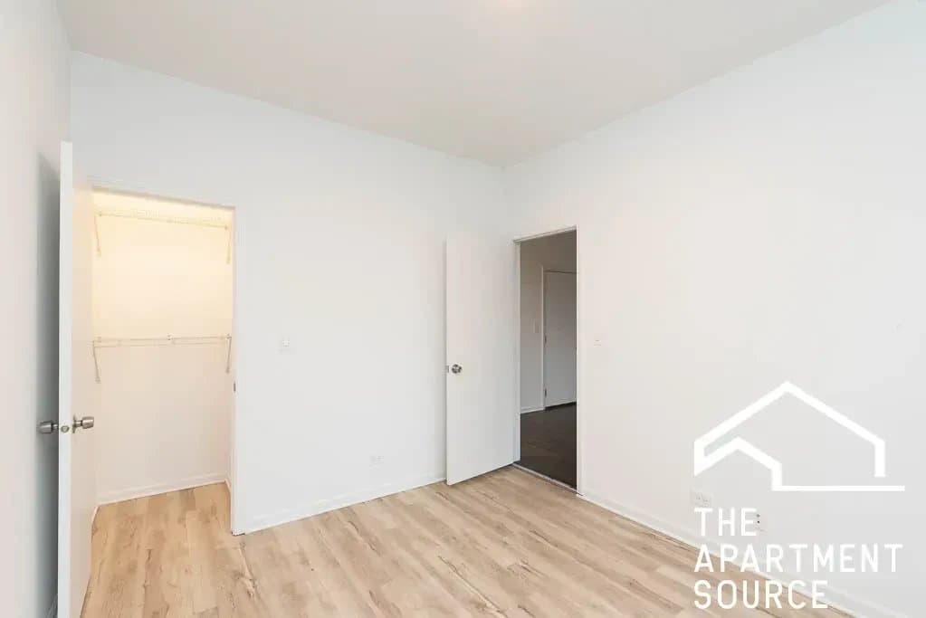 Chicago Apartment: 5054 North Winthrop Avenue #213 Chicago, IL 60640
