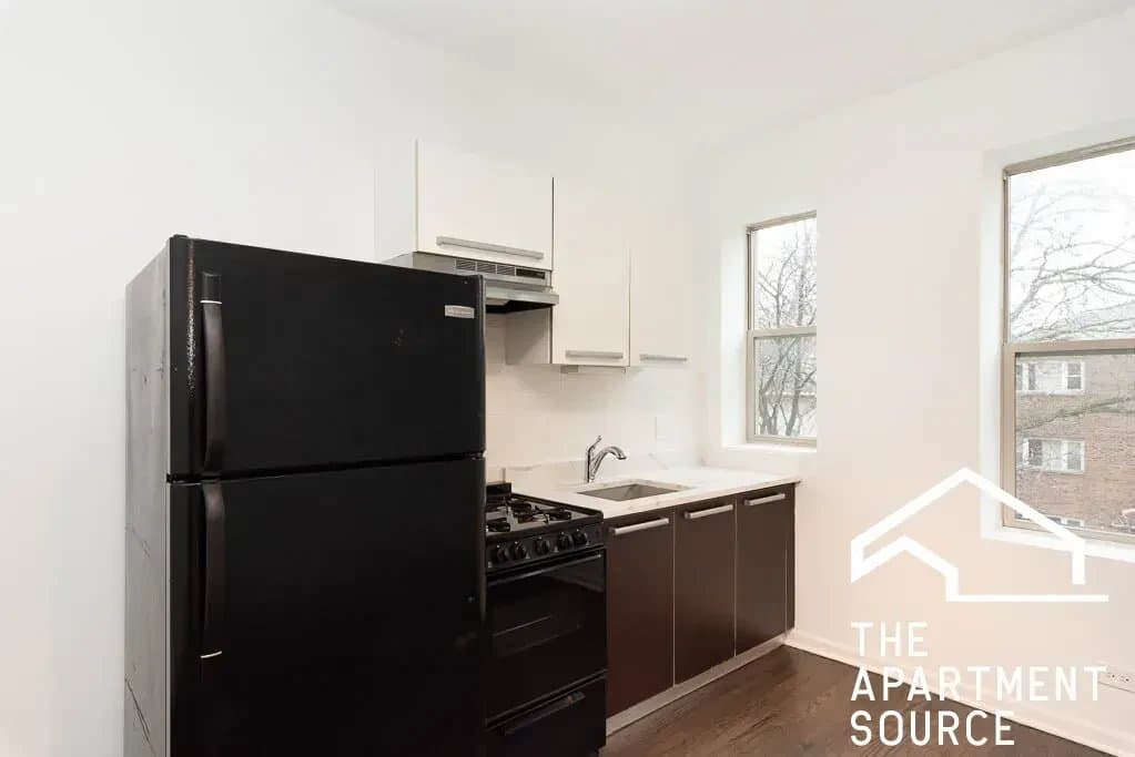 Chicago Apartment: 5054 North Winthrop Avenue #213 Chicago, IL 60640