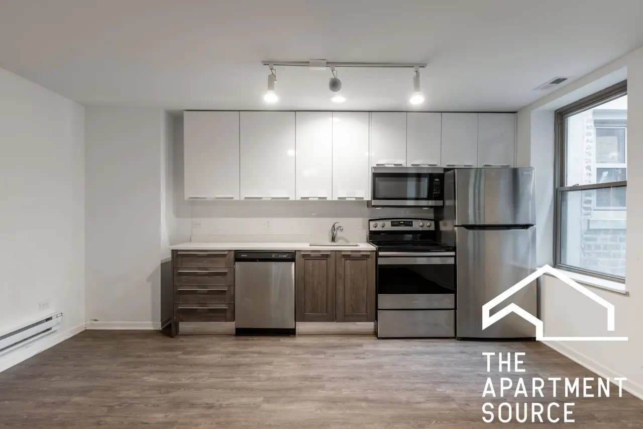 Chicago Apartment: 940 West Winona Street #207 Chicago, IL 60640