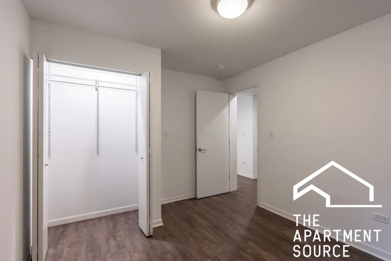 Chicago Apartment: 940 West Winona Street #207 Chicago, IL 60640