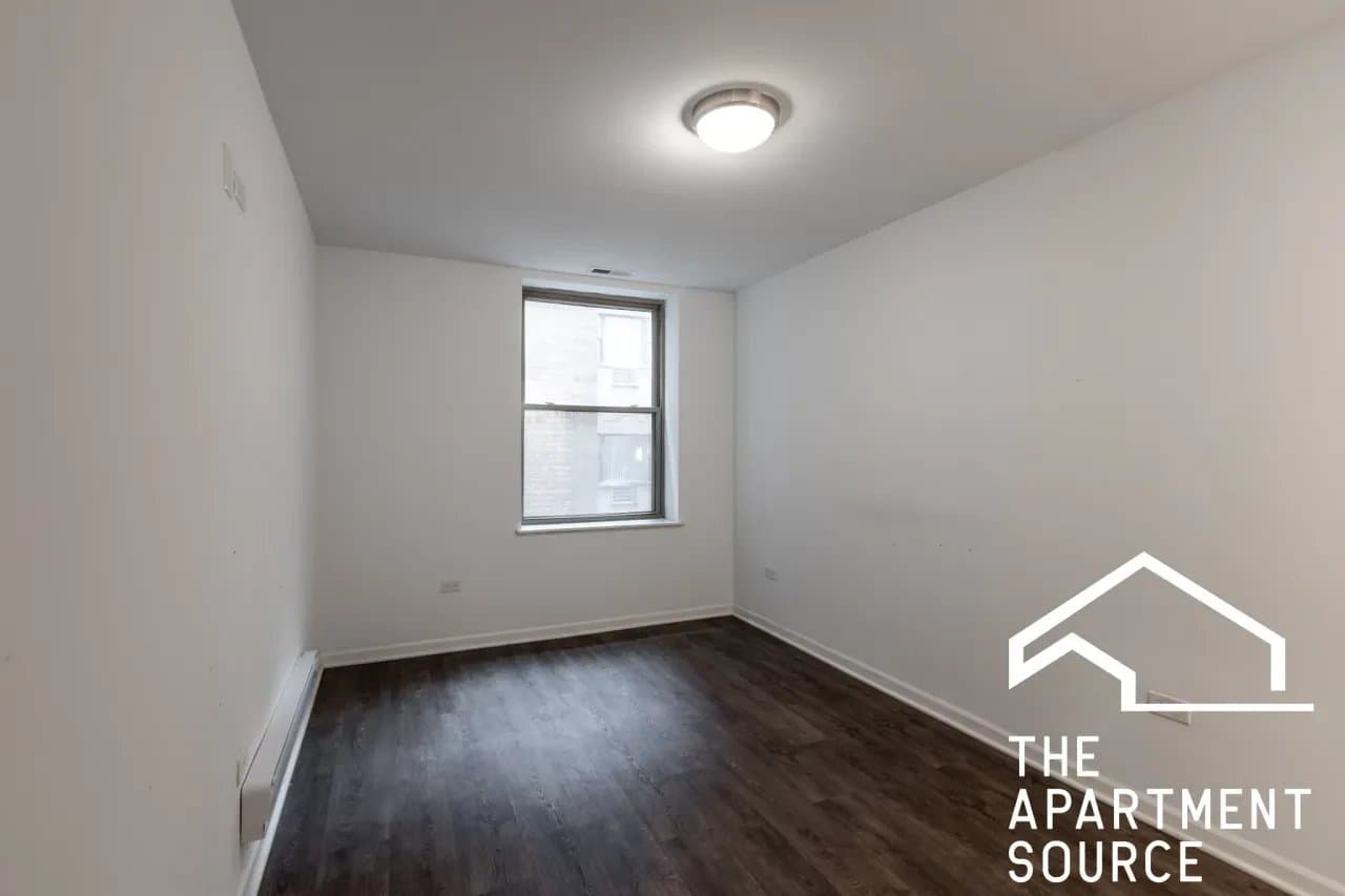Chicago Apartment: 940 West Winona Street #207 Chicago, IL 60640