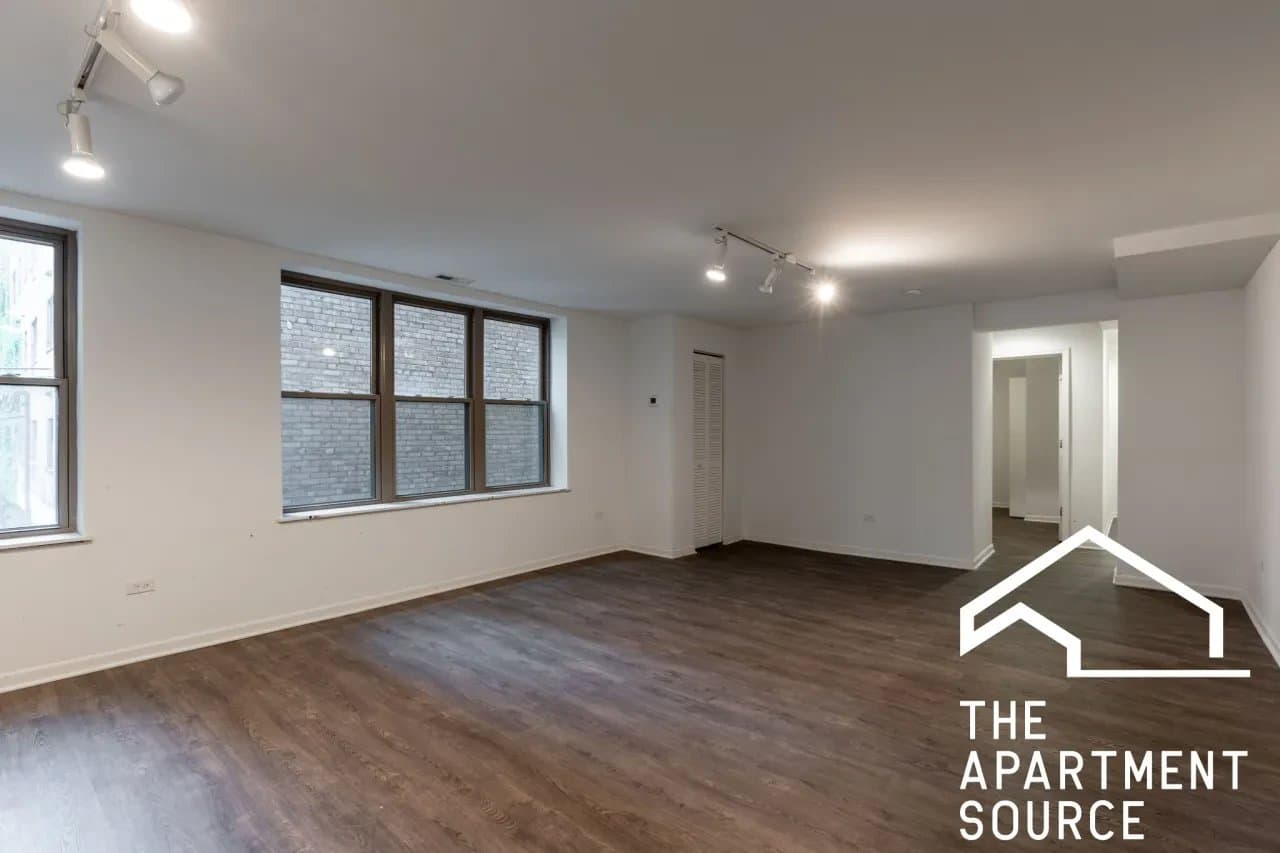 Chicago Apartment: 940 West Winona Street #207 Chicago, IL 60640