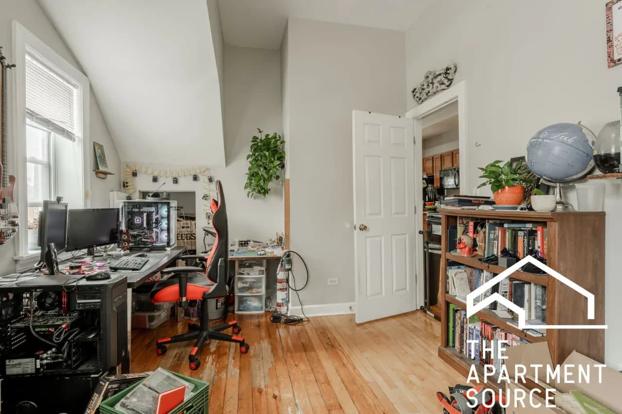 Chicago Apartment: 3216 West Augusta Boulevard #2 Chicago, IL 60651