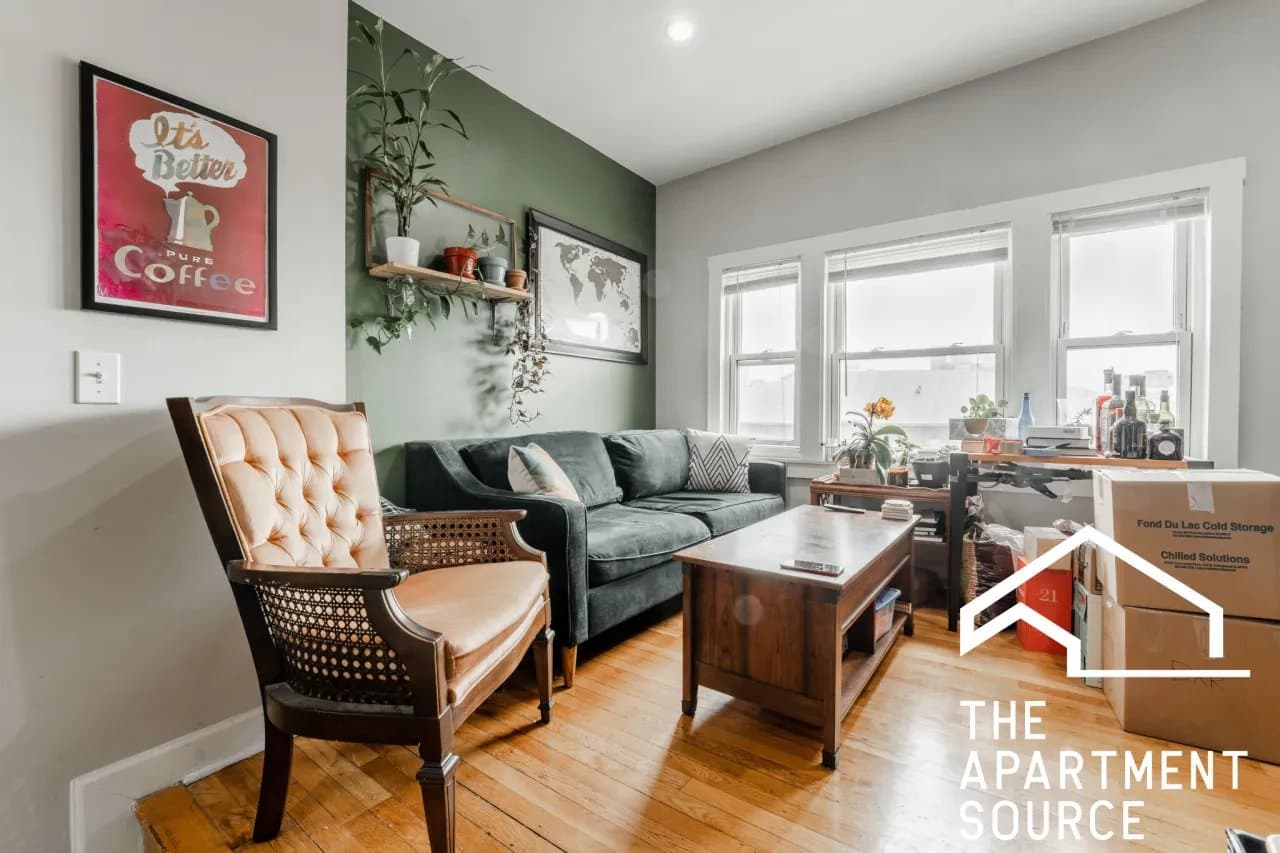 Chicago Apartment: 3216 West Augusta Boulevard #2 Chicago, IL 60651