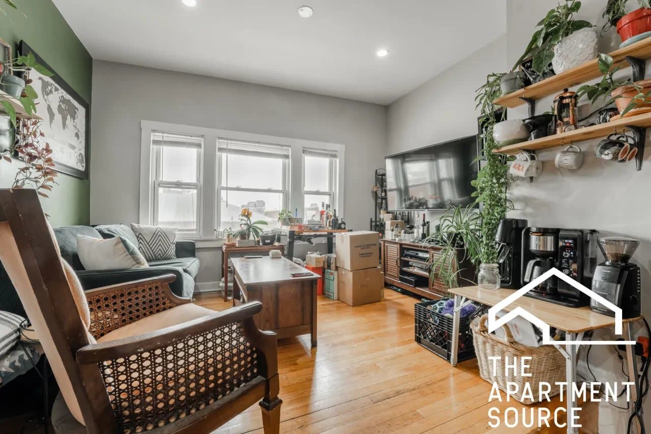 Chicago Apartment: 3216 West Augusta Boulevard #2 Chicago, IL 60651