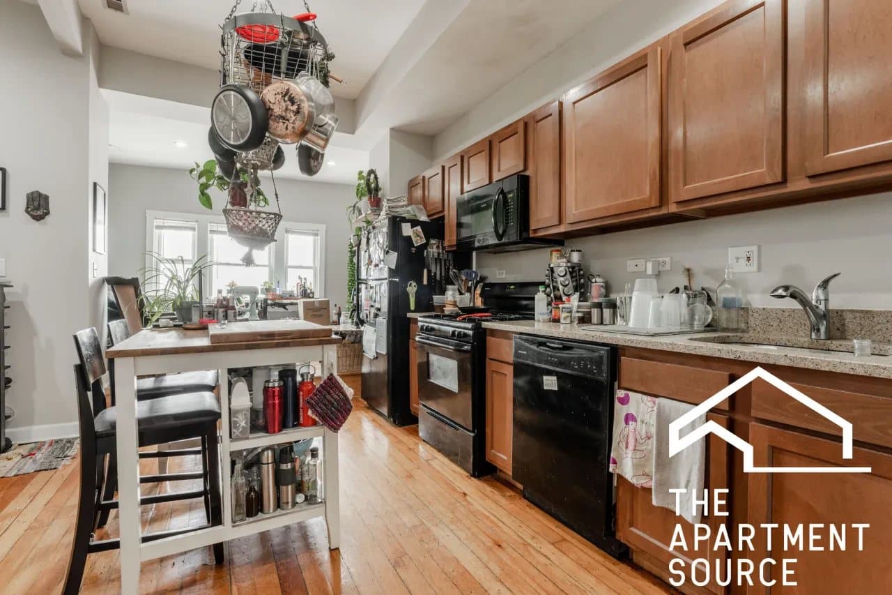 Chicago Apartment: 3216 West Augusta Boulevard #2 Chicago, IL 60651