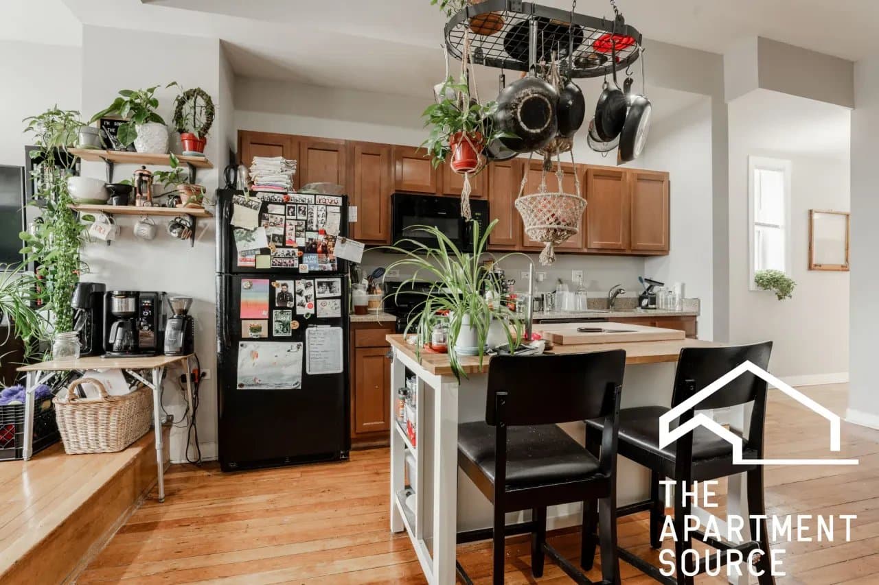 Chicago Apartment: 3216 West Augusta Boulevard #2 Chicago, IL 60651