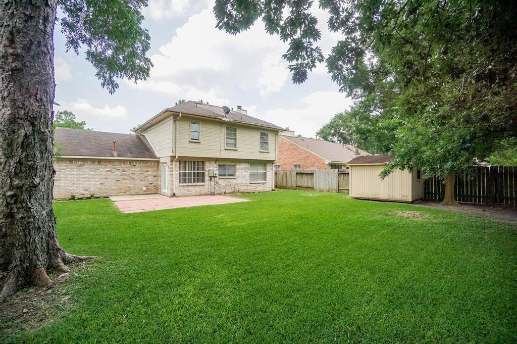 Houston House: 5639 Windsong Trl