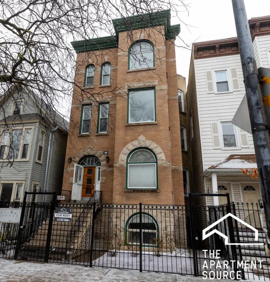Chicago Apartment: 1841 North Kedzie Avenue #2R Chicago, IL 60647