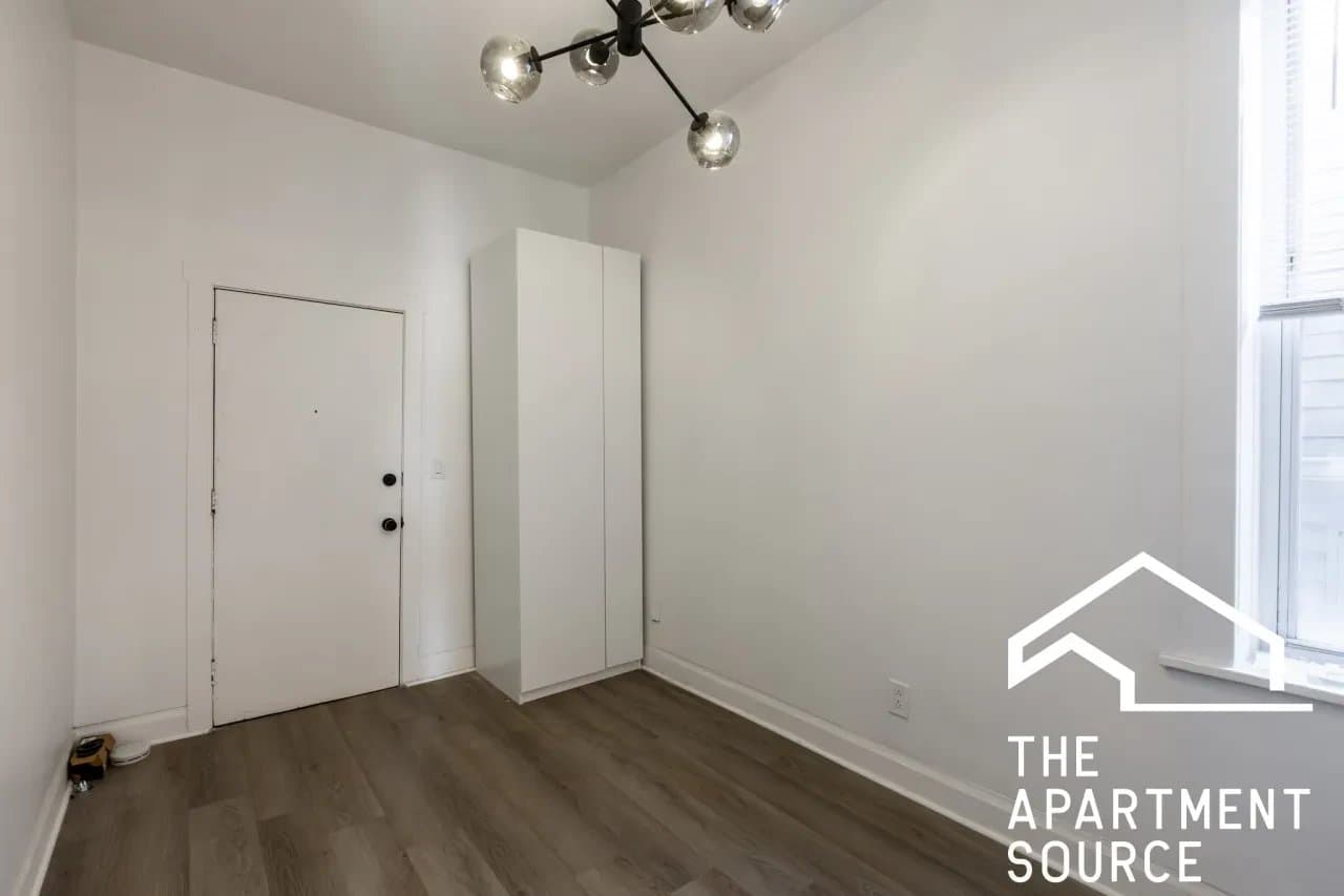 Chicago Apartment: 1841 North Kedzie Avenue #2R Chicago, IL 60647