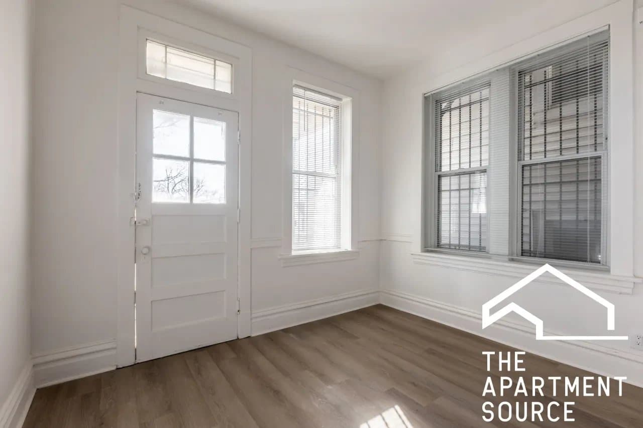 Chicago Apartment: 1841 North Kedzie Avenue #2R Chicago, IL 60647
