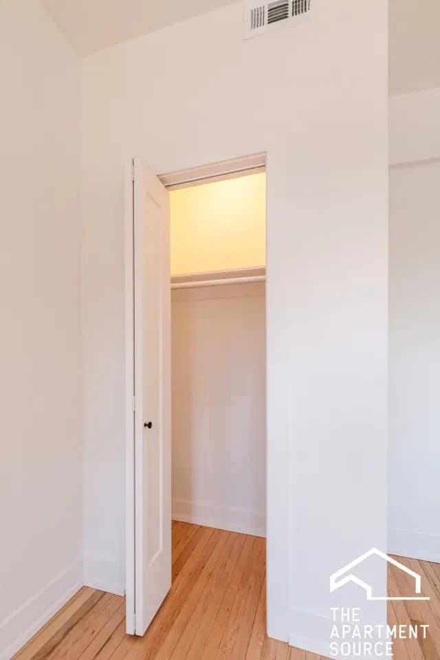 Chicago Apartment: 2313 North Albany Avenue #3 Chicago, IL 60647