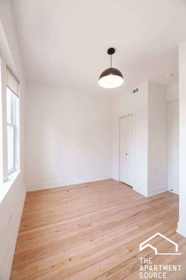 Chicago Apartment: 2313 North Albany Avenue #3 Chicago, IL 60647