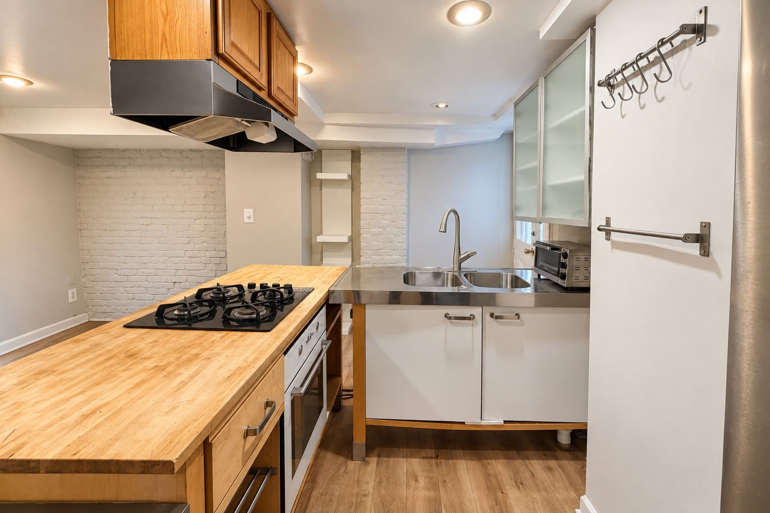 Washington House: 3343 17th Street NW