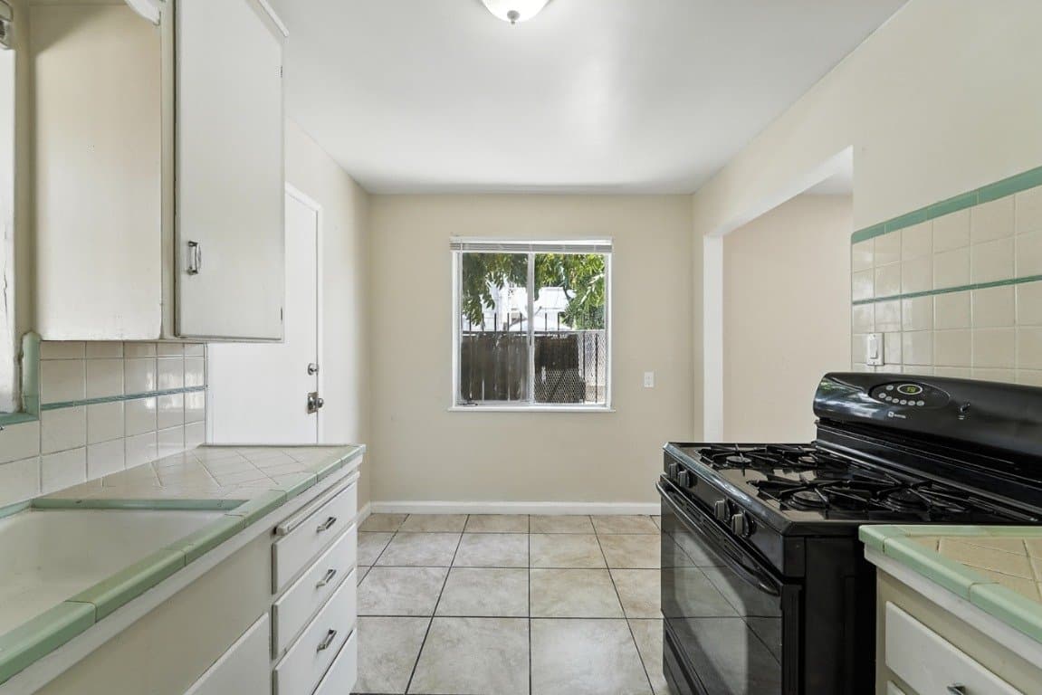 Merced Apartment: 127 W 18th St, Merced, CA 95340