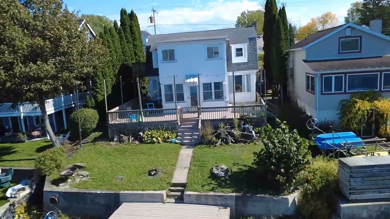 Livonia House: 4588 E Lake Rd