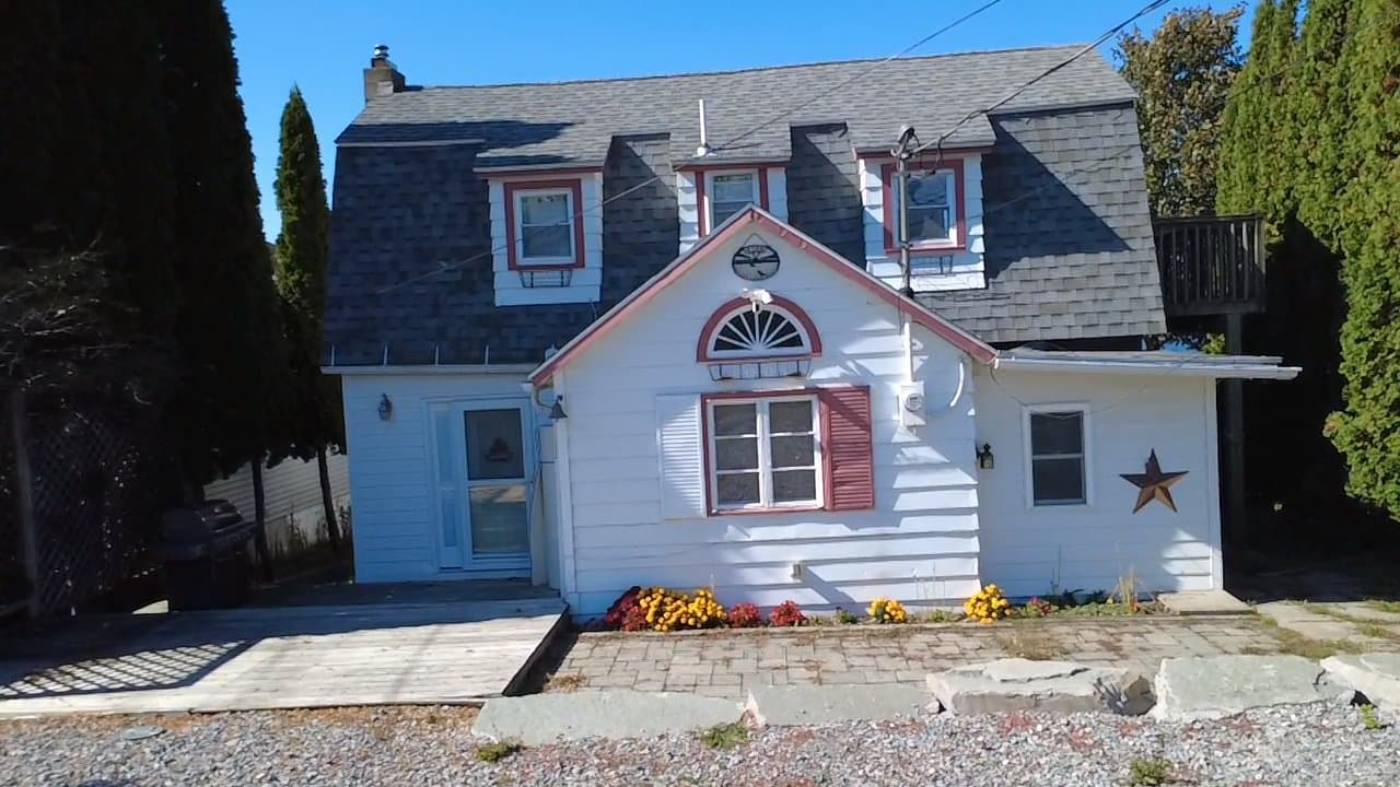 Livonia House: 4588 E Lake Rd