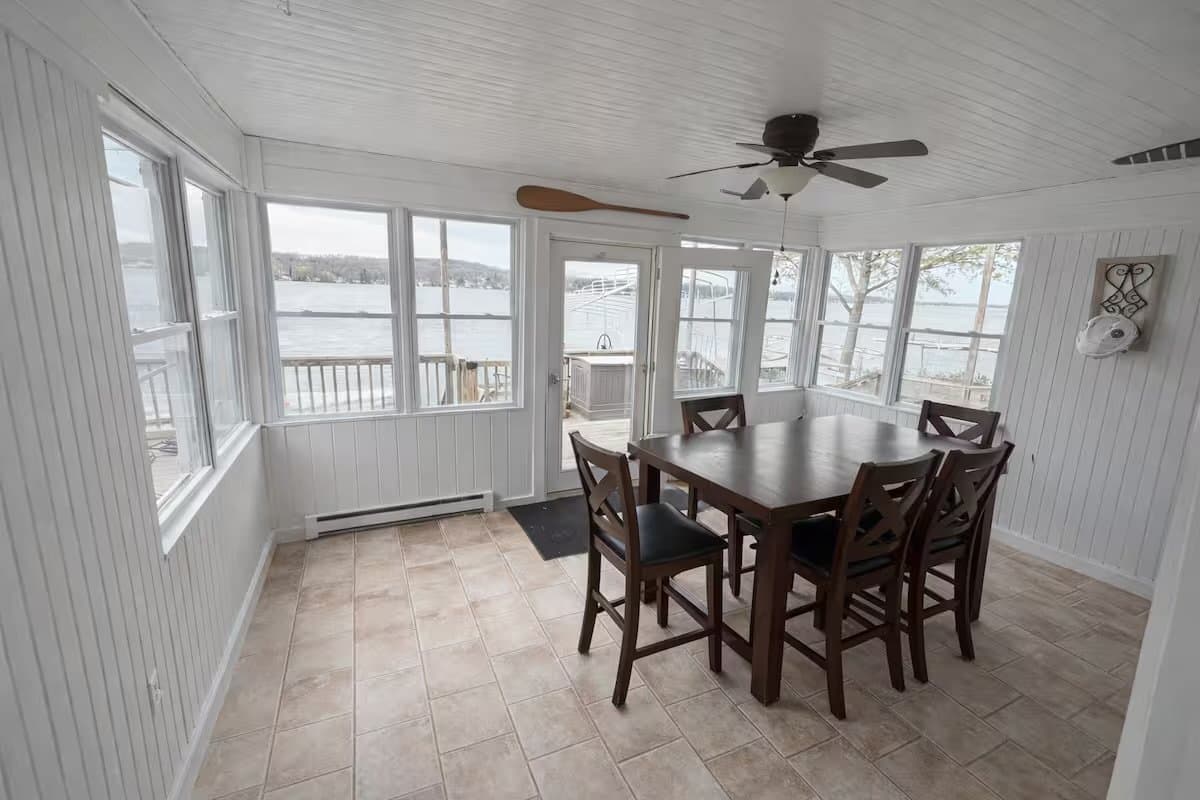 Livonia House: 4588 E Lake Rd