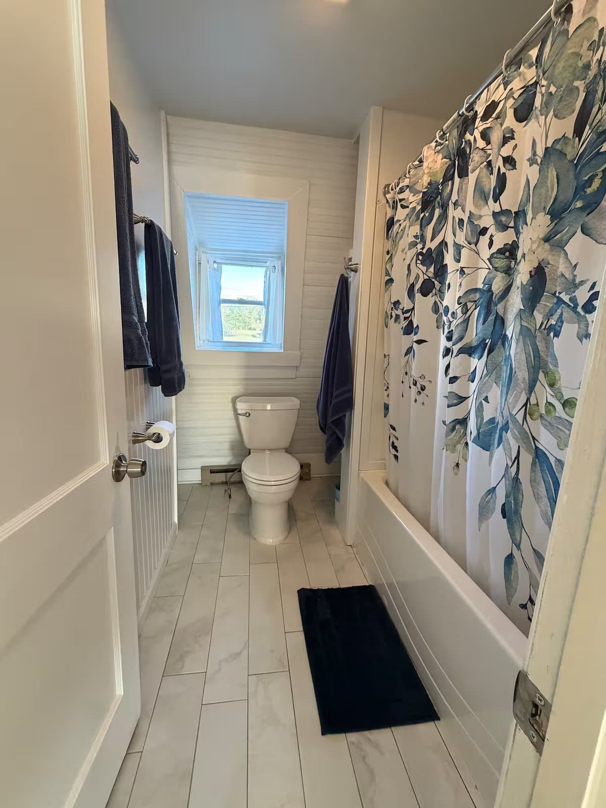 Livonia House: 4588 E Lake Rd