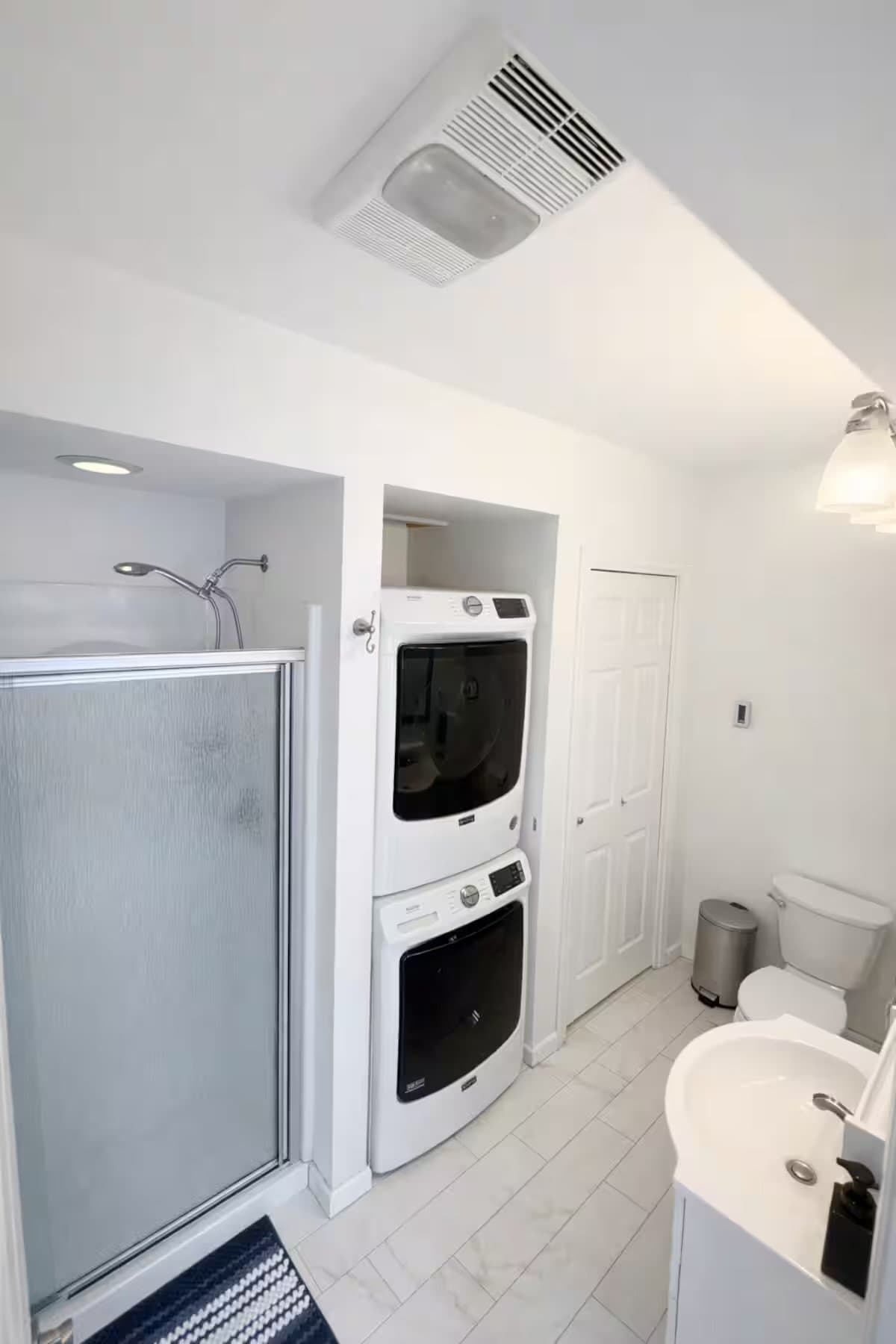 Livonia House: 4588 E Lake Rd