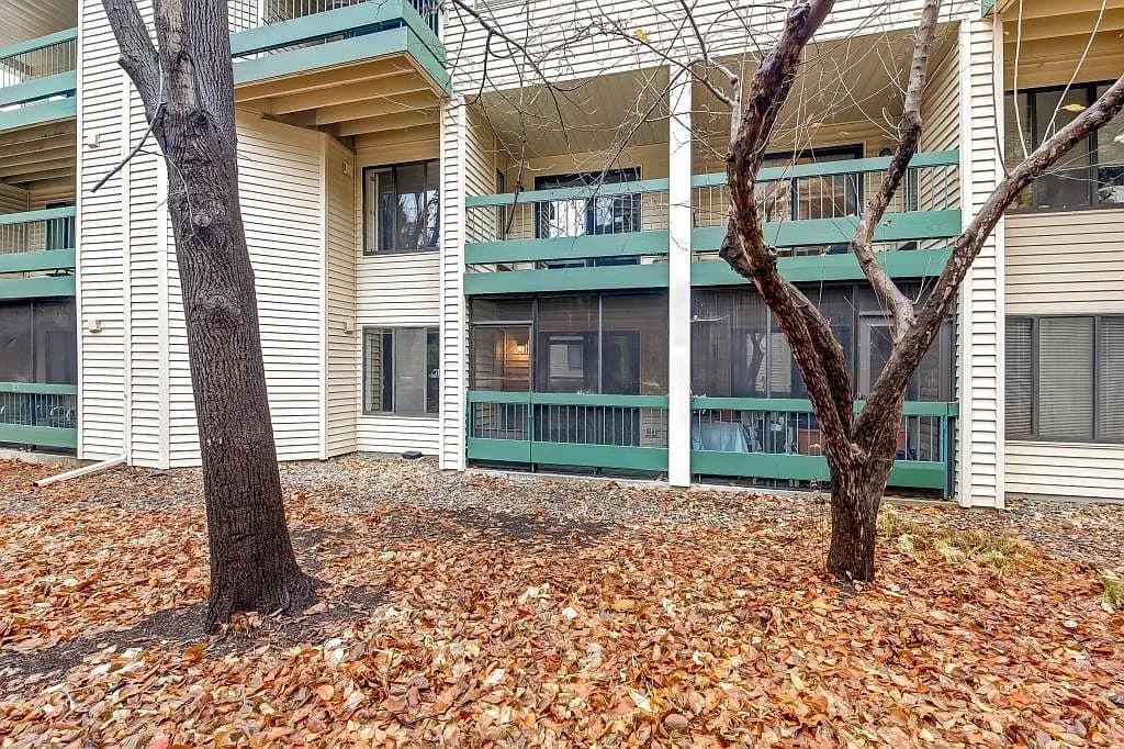 Edina Condo: 7615 Edinborough Way