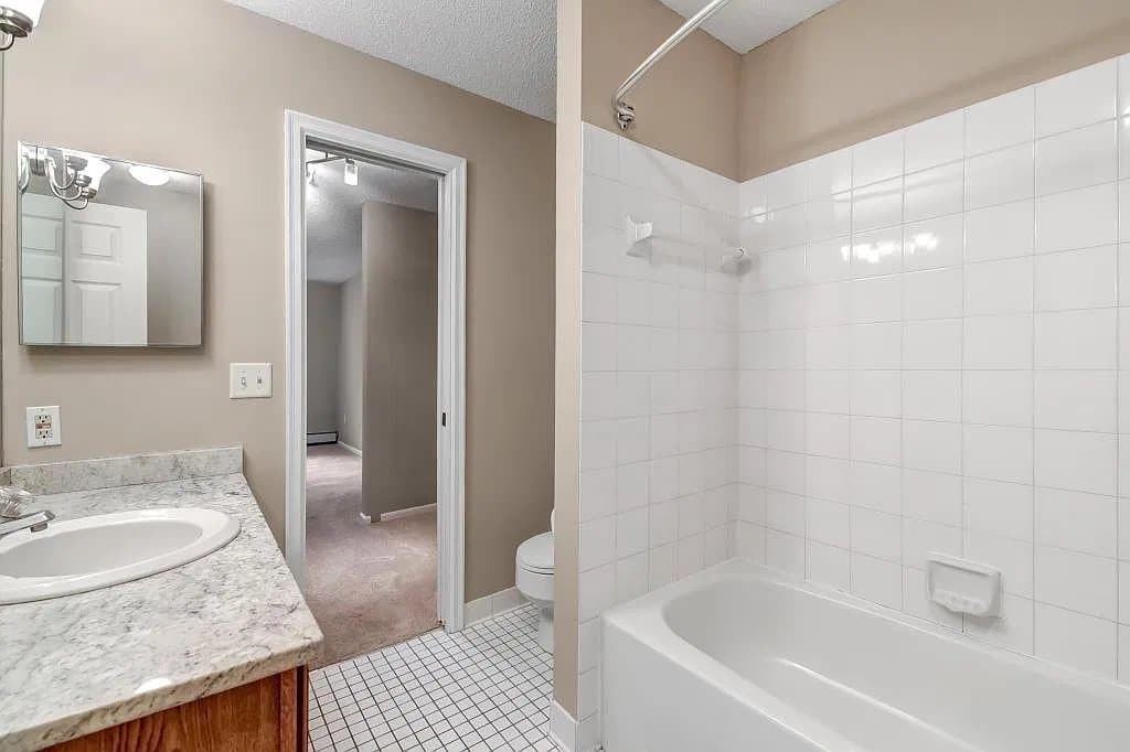 Edina Condo: 7615 Edinborough Way
