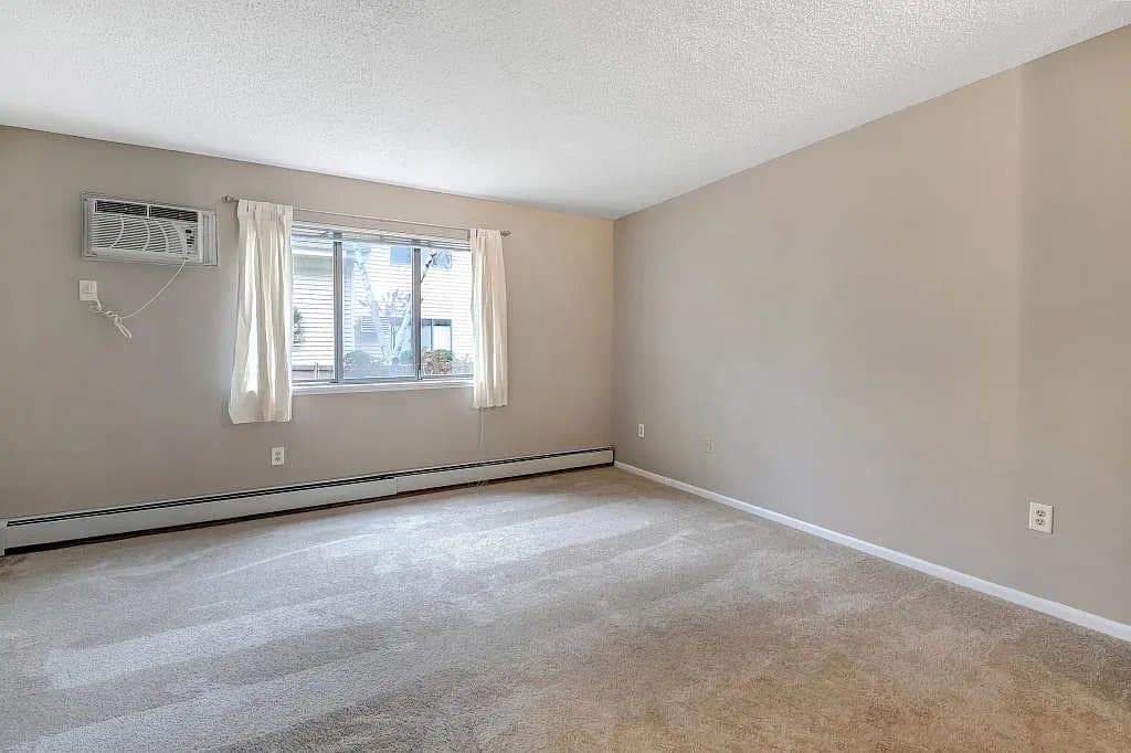 Edina Condo: 7615 Edinborough Way