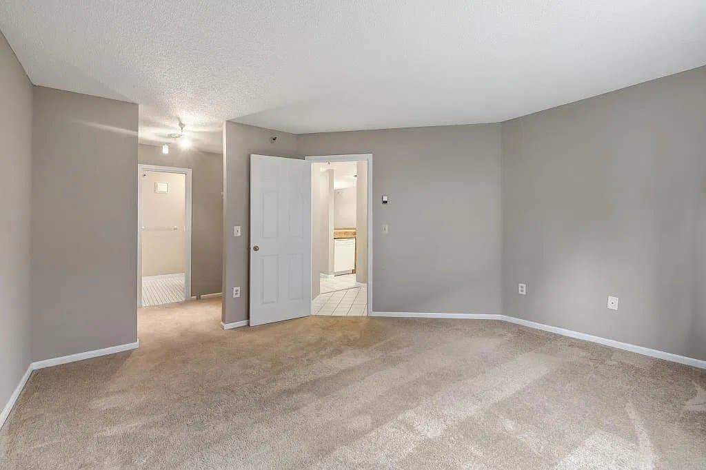 Edina Condo: 7615 Edinborough Way