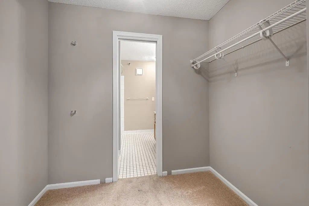 Edina Condo: 7615 Edinborough Way