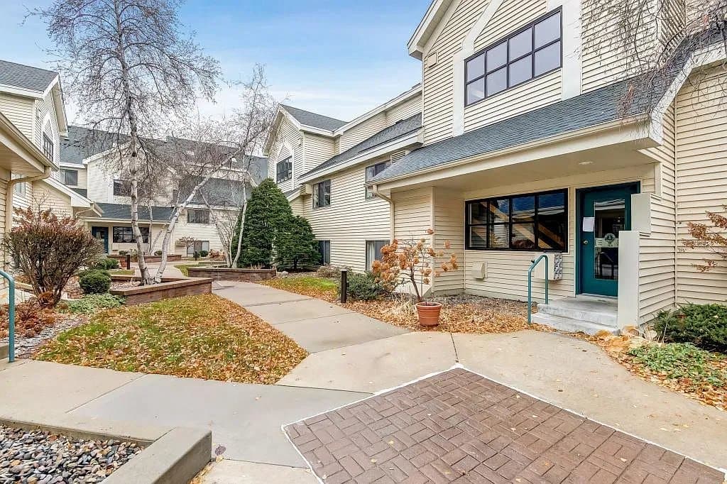 Edina Condo: 7615 Edinborough Way