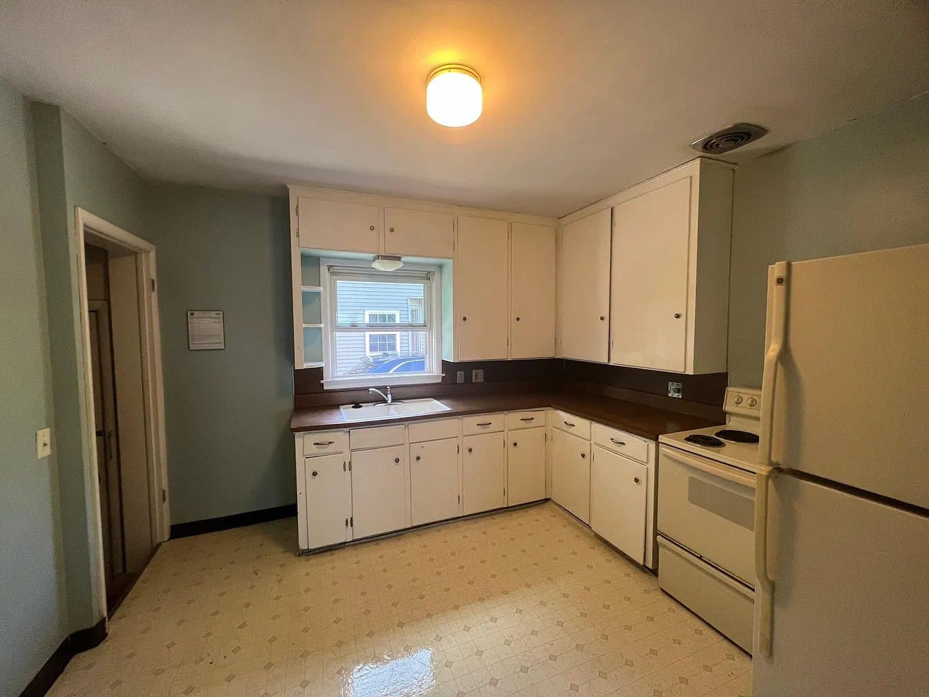 East Lansing House: 526 Spartan Ave