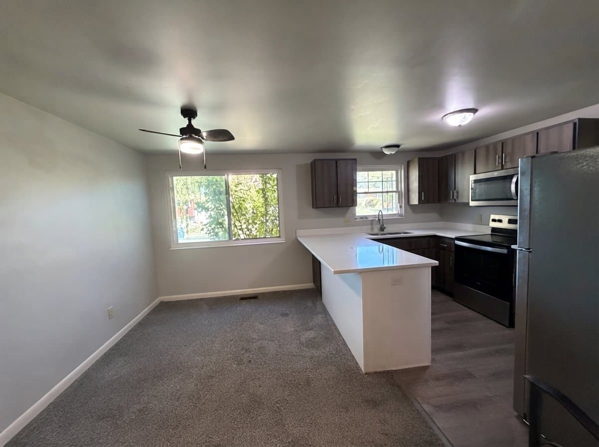 Kaysville House: 1032 Cambridge Rd