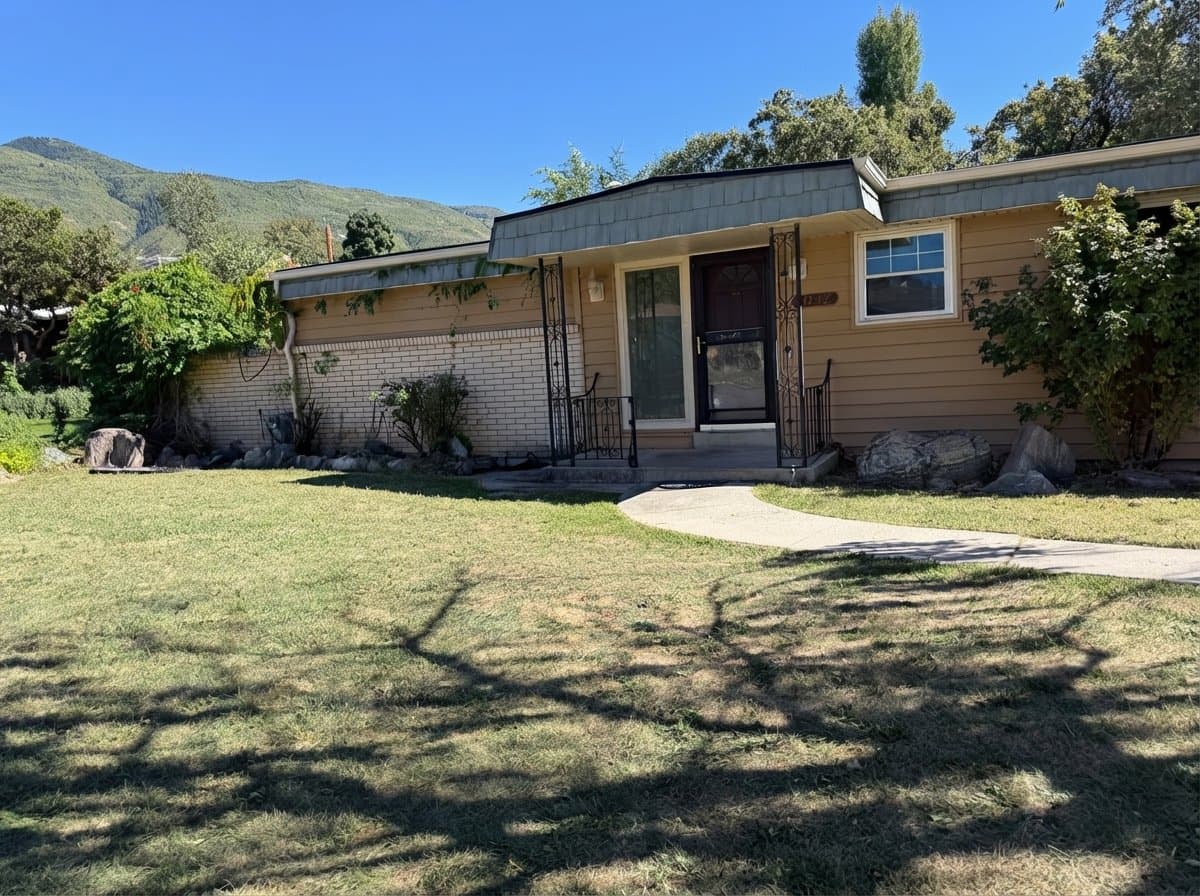 Kaysville House: 1032 Cambridge Rd
